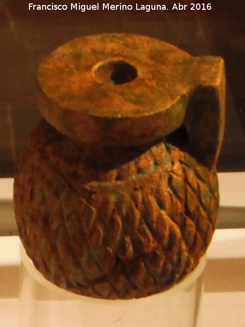 Oppidum Bora Cerealis - Oppidum Bora Cerealis. Arbalo de fayenza (Pasta vtrea) de la cmara funeraria. Siglos V-IV a.C. Museo Provincial de Jan