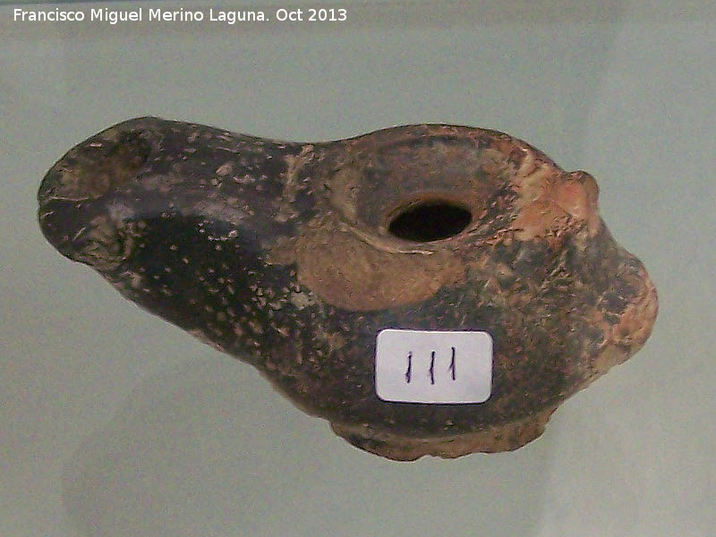 Oppidum Bora Cerealis - Oppidum Bora Cerealis. Lucerna romana. Museo San Antonio de Padua - Martos