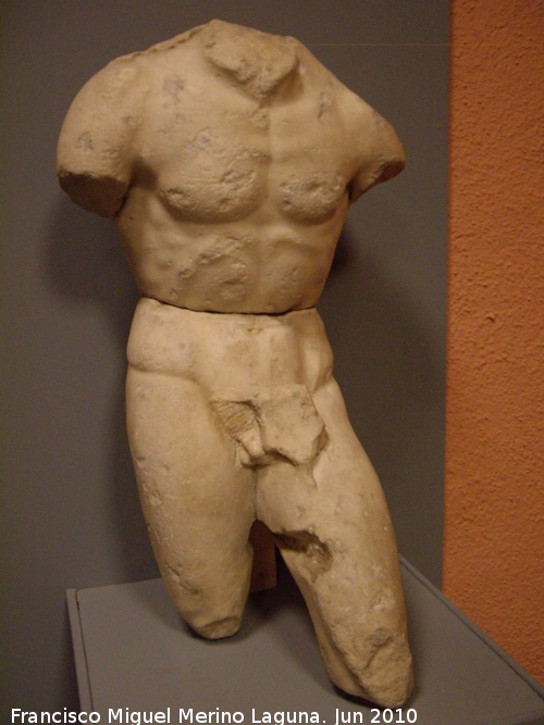 Oppidum Bora Cerealis - Oppidum Bora Cerealis. Torso de mrmol siglo I-II dC. Museo Arqueolgico Provincial