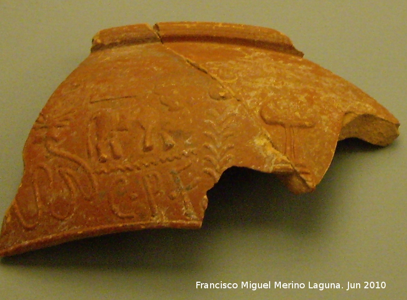 Ciudad iberorromana de Isturgi - Ciudad iberorromana de Isturgi. Fragmento de terra sigillata con marcas de entalle siglo II dC. Museo Arqueolgico Provincial