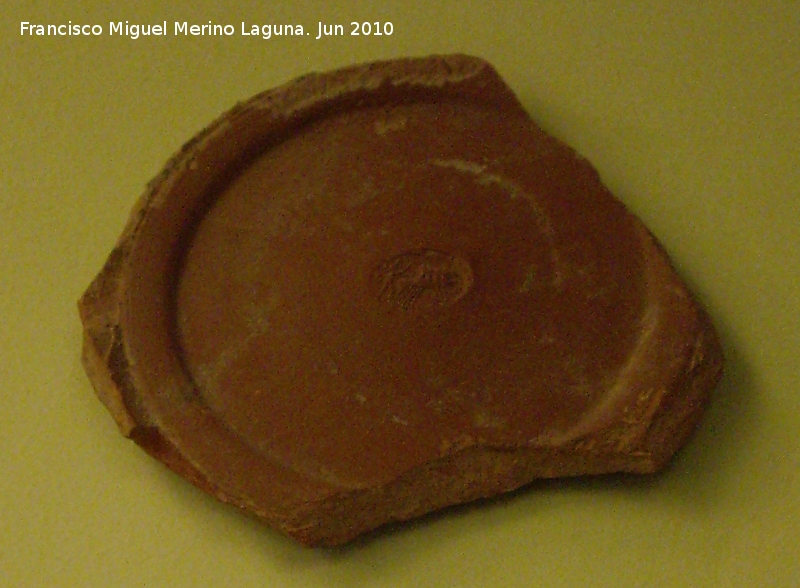 Ciudad iberorromana de Isturgi - Ciudad iberorromana de Isturgi. Fragmento de terra sigillata con marcas de entalle siglo II dC. Museo Arqueolgico Provincial