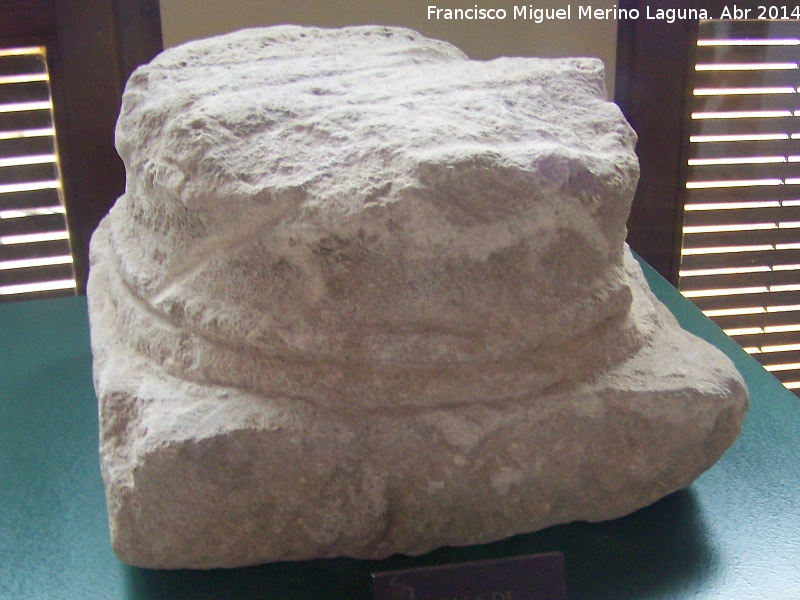 Ciudad iberorromana de Isturgi - Ciudad iberorromana de Isturgi. Base de columna. Museo Arqueolgico Profesor Sotomayor - Andjar