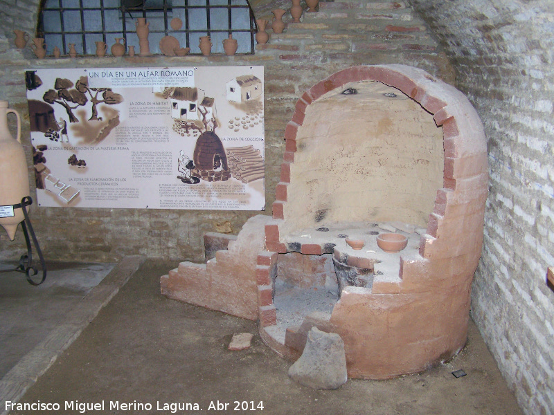 Ciudad iberorromana de Isturgi - Ciudad iberorromana de Isturgi. Reconstruccin de un horno romano