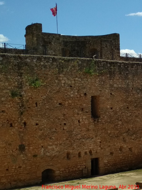 Castillo de los Guzmanes. Torre Circular Este - Castillo de los Guzmanes. Torre Circular Este. Intramuros