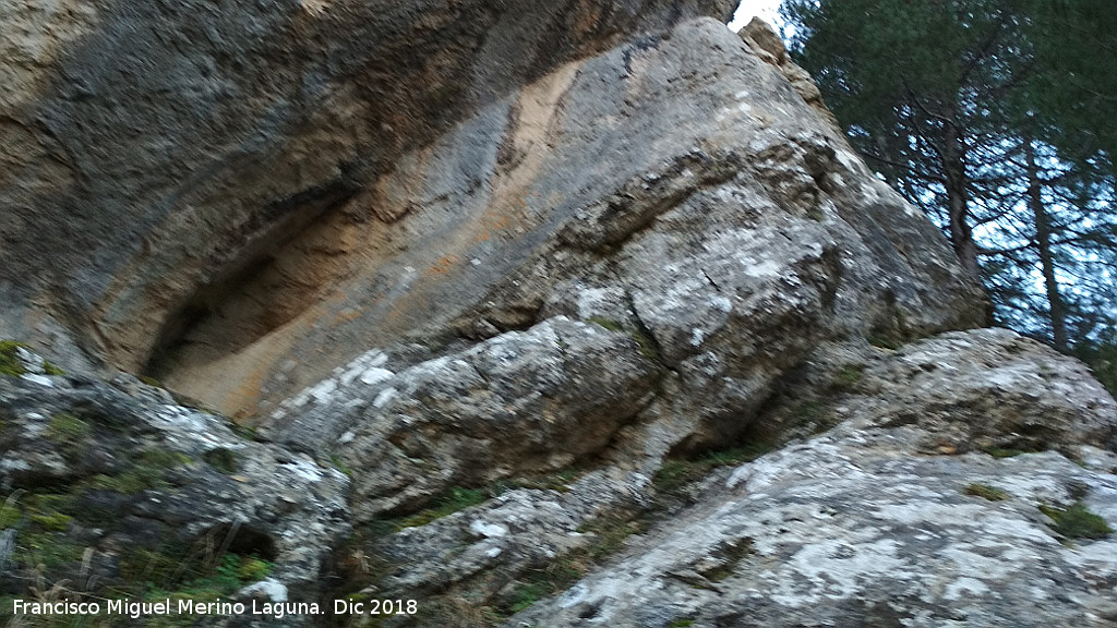 Yacimiento de la Cueva de Valdecuevas - Yacimiento de la Cueva de Valdecuevas. Paredes