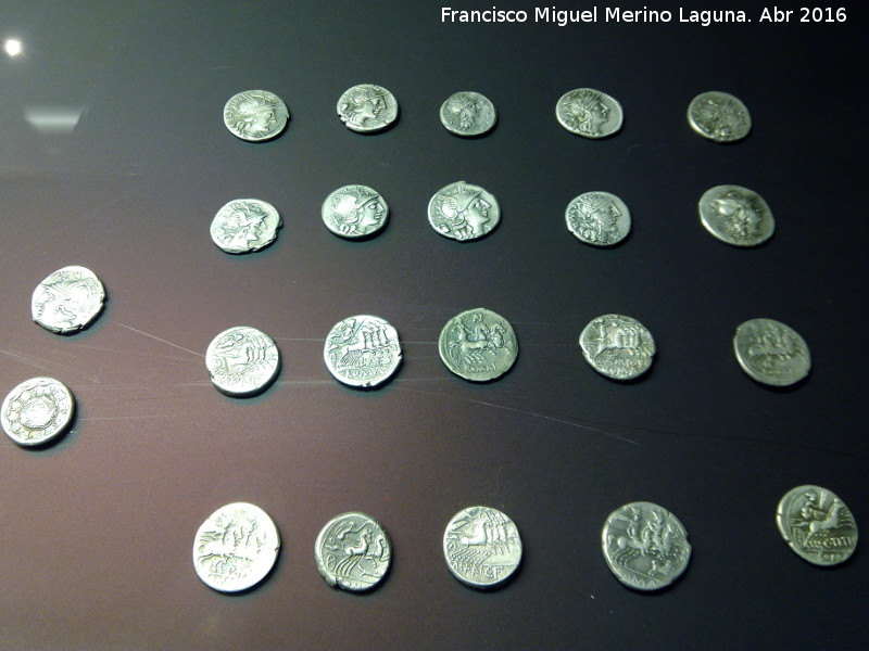 Tesoro de Chiclana - Tesoro de Chiclana. Denarios romanos. Museo Provincial de Jan