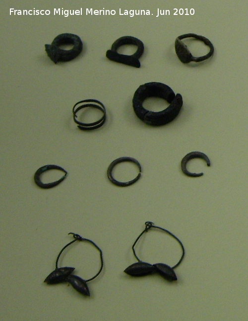 Castellones de Ceal - Castellones de Ceal. Anillos y pendientes de bronce. Museo Provincial