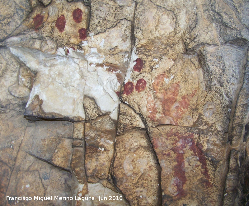 Pinturas rupestres de la Cueva de los Soles Abside II - Pinturas rupestres de la Cueva de los Soles Abside II. Antropomorfo de la derecha