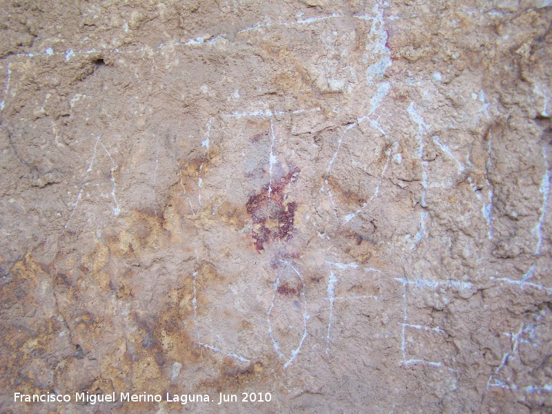 Pinturas rupestres de la Cueva de los Soles de la Pared Exterior - Pinturas rupestres de la Cueva de los Soles de la Pared Exterior. Restos daados por grafiti