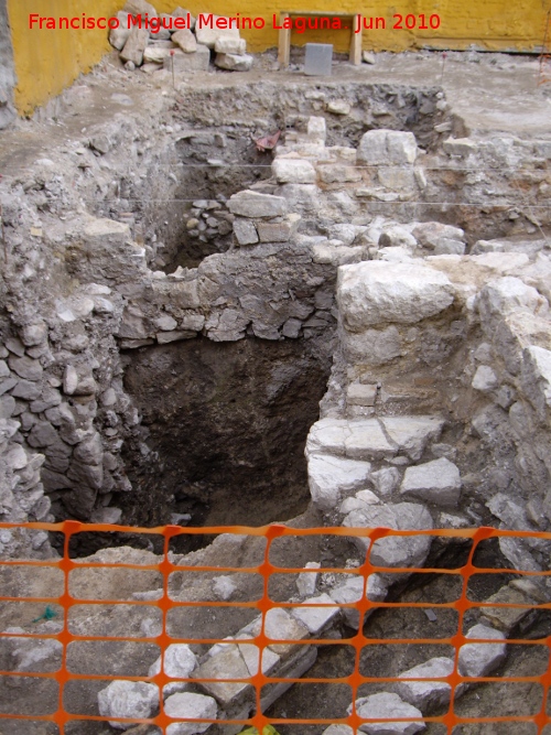 Excavacin arqueolgica de la esquina de la Calle Santa rsula con la Calle Crdoba - Excavacin arqueolgica de la esquina de la Calle Santa rsula con la Calle Crdoba. 