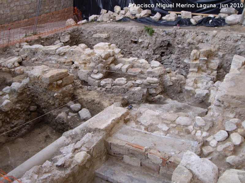 Excavacin arqueolgica de la esquina de la Calle Santa rsula con la Calle Crdoba - Excavacin arqueolgica de la esquina de la Calle Santa rsula con la Calle Crdoba. 