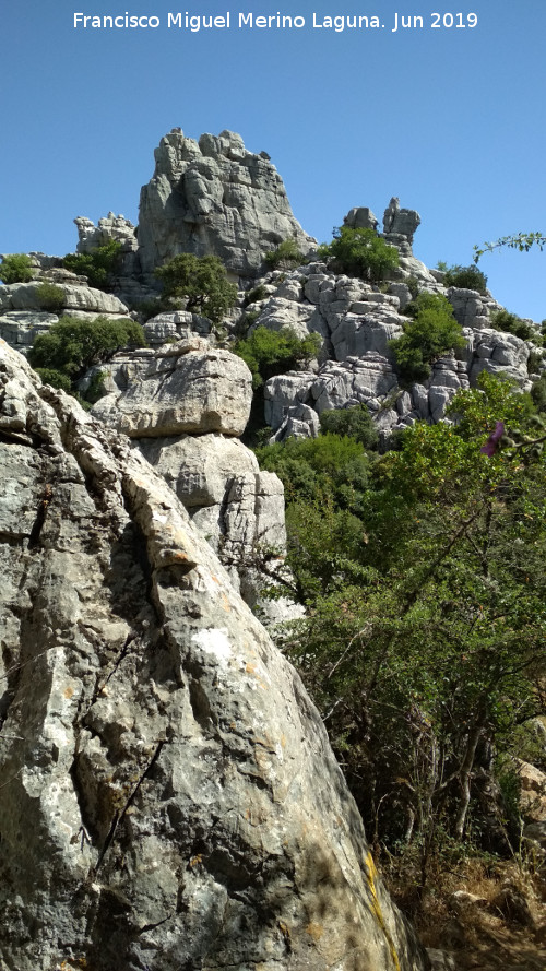 Torcal de Antequera. El Pulgar - Torcal de Antequera. El Pulgar. 