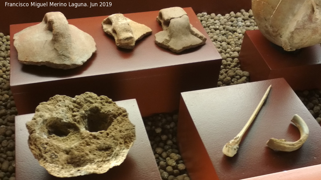 Yacimiento neoltico de la Sima del nfora - Yacimiento neoltico de la Sima del nfora. Centro de Interpretacin de la Prehistoria de Ardales