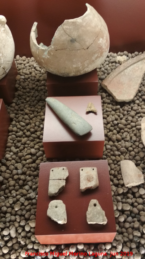 Yacimientos de los Grandes Poblados calcolticos de la Pea de Ardales y El Mirador - Yacimientos de los Grandes Poblados calcolticos de la Pea de Ardales y El Mirador. Centro de Interpretacin de la Prehistoria de Ardales