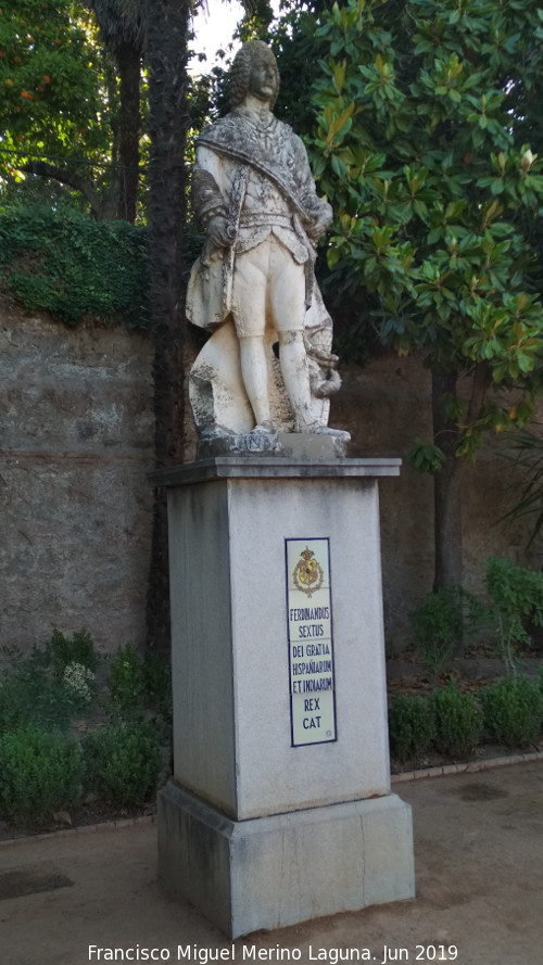 Carmen de los Mrtires. Terraza - Carmen de los Mrtires. Terraza. Estatua de Fernando VI