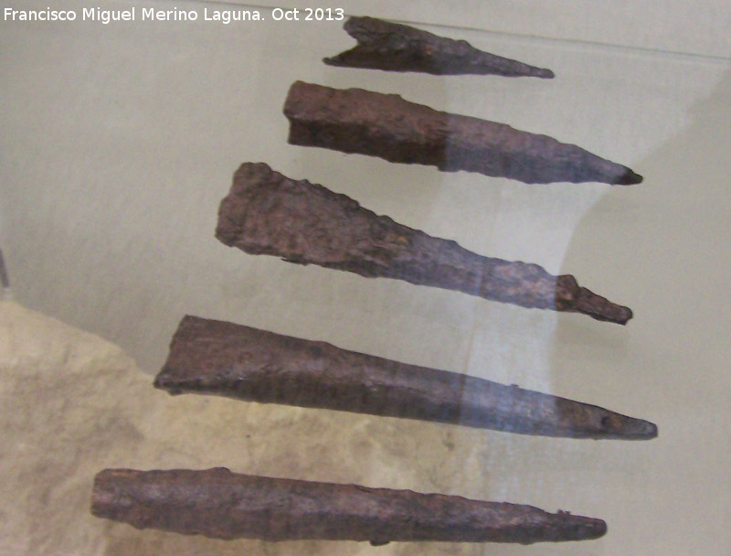 Necrpolis de la Loma del Peinado - Necrpolis de la Loma del Peinado. Regatones ibricos. Museo San Antonio de Padua - Martos