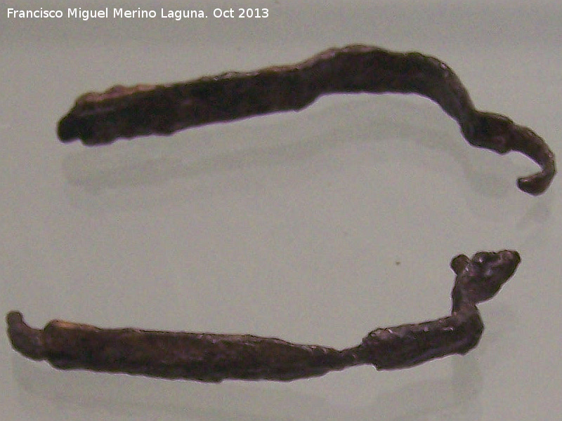 Necrpolis de la Loma del Peinado - Necrpolis de la Loma del Peinado. Posibles espuelas. Museo San Antonio de Padua - Martos