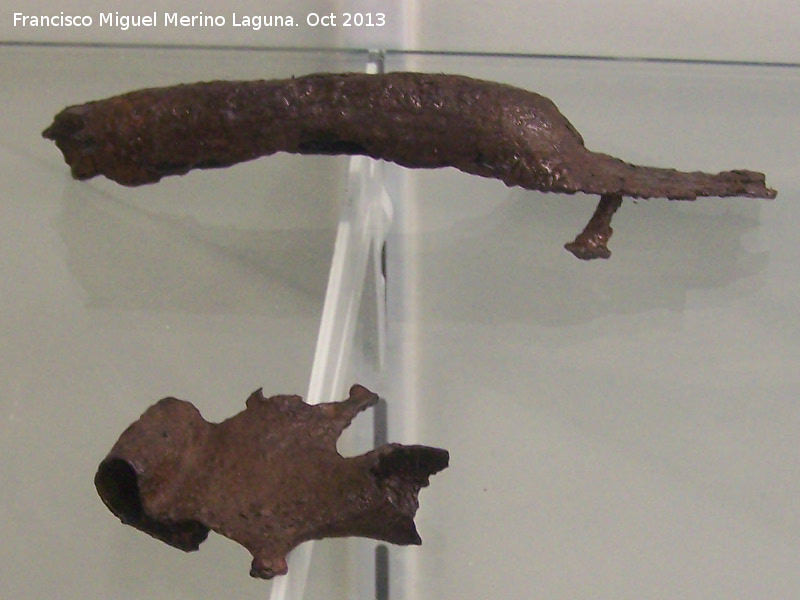 Necrpolis de la Loma del Peinado - Necrpolis de la Loma del Peinado. Mangos de caetra. Museo San Antonio de Padua - Martos