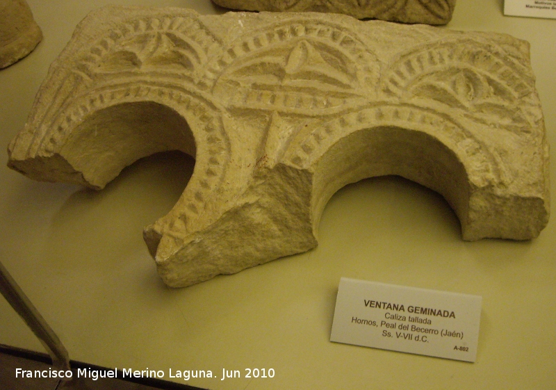 Aldea Hornos de Peal - Aldea Hornos de Peal. Ventana germinada visigoda siglos V-VII. Museo Provincial de Jan