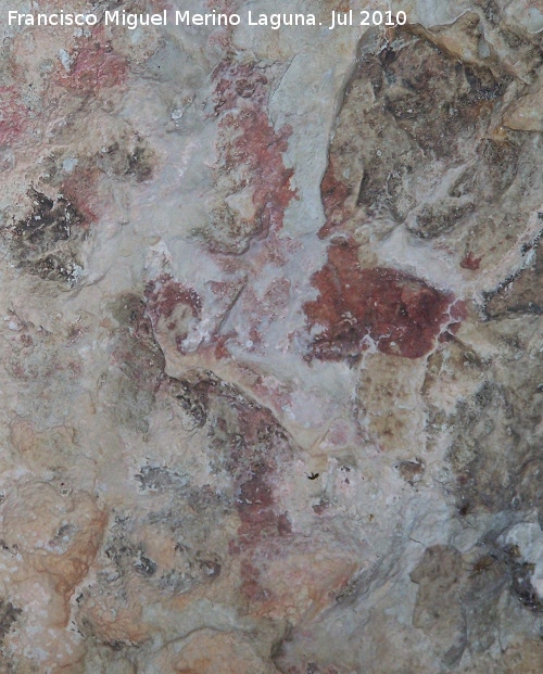 Pinturas rupestres de la Cueva Secreta Grupo II - Pinturas rupestres de la Cueva Secreta Grupo II. Antropomorfo cruciforme bajo el antropomorfo gigante