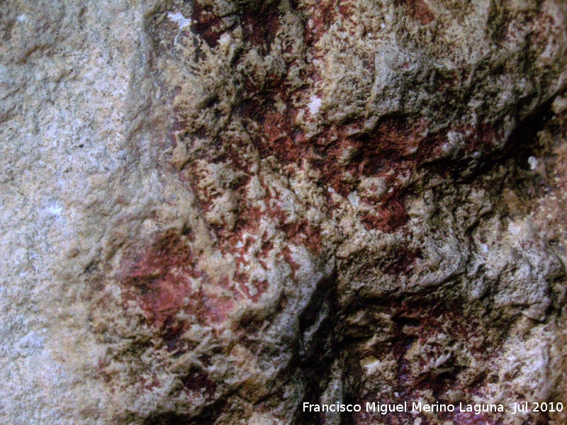 Pinturas rupestres de la Cueva Secreta Grupo III - Pinturas rupestres de la Cueva Secreta Grupo III. Restos de pintura a la derecha del antropomorfo