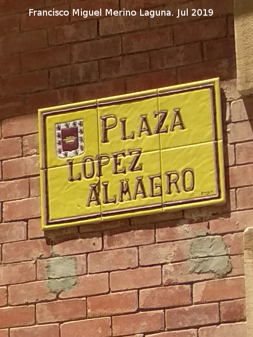 Plaza Lpez Almagro - Plaza Lpez Almagro. Placa