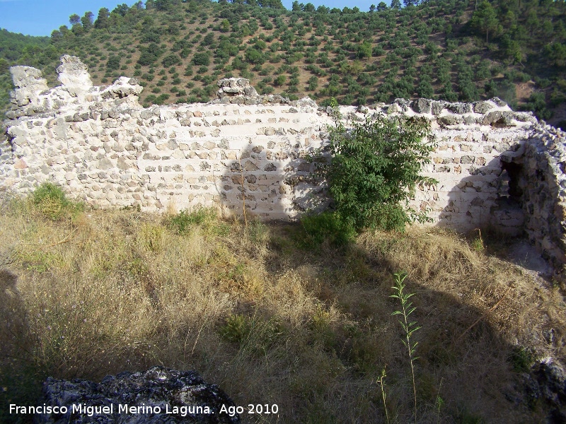 Muralla de la aldea medieval de La Espinareda - Muralla de la aldea medieval de La Espinareda. Adarve y almenas