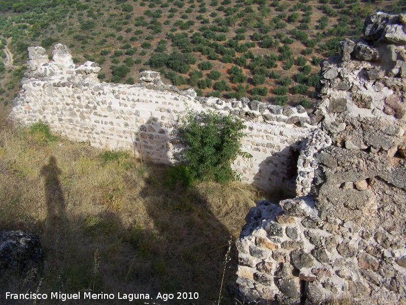 Muralla de la aldea medieval de La Espinareda - Muralla de la aldea medieval de La Espinareda. Adarve y almenas