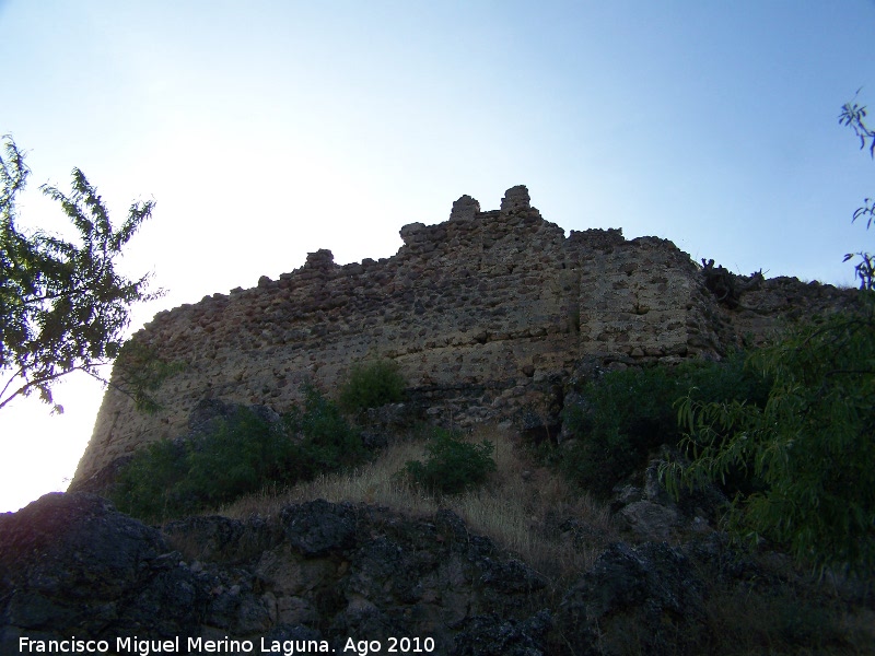 Muralla de la aldea medieval de La Espinareda - Muralla de la aldea medieval de La Espinareda. Lienzo con restos de almenas