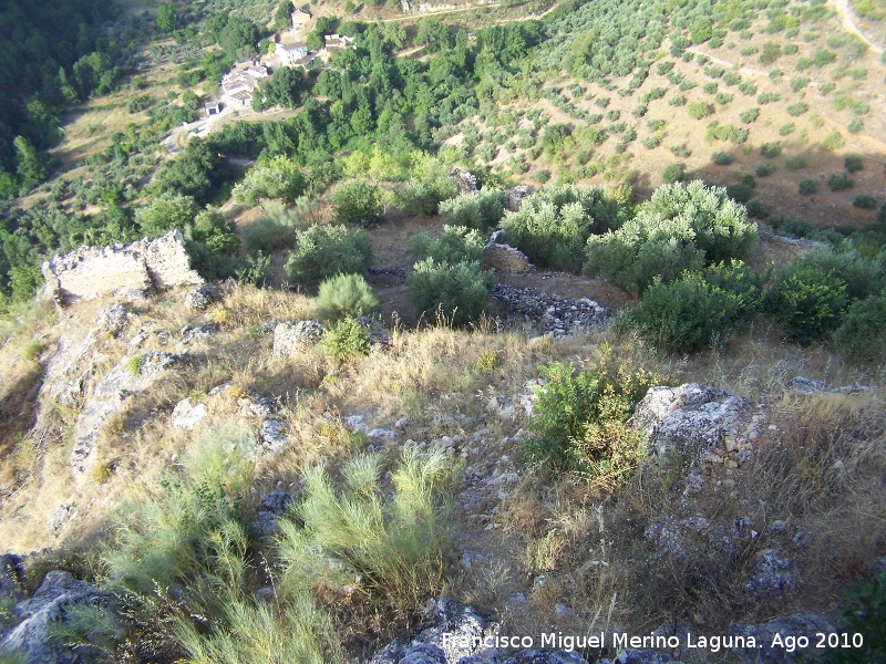 Aldea medieval de La Espinareda - Aldea medieval de La Espinareda. En primer trmino las ruinas de la aldea medieval y al fondo la nueva aldea de La Espinareda