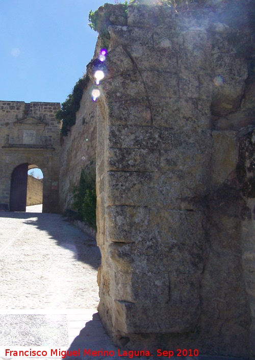 La Mota. Puerta Primera - La Mota. Puerta Primera. Al fondo la Puerta de las Lanzas