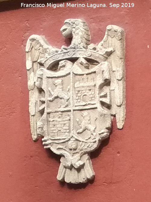Pilar de Don Pedro - Pilar de Don Pedro. Escudo sobre la fuente