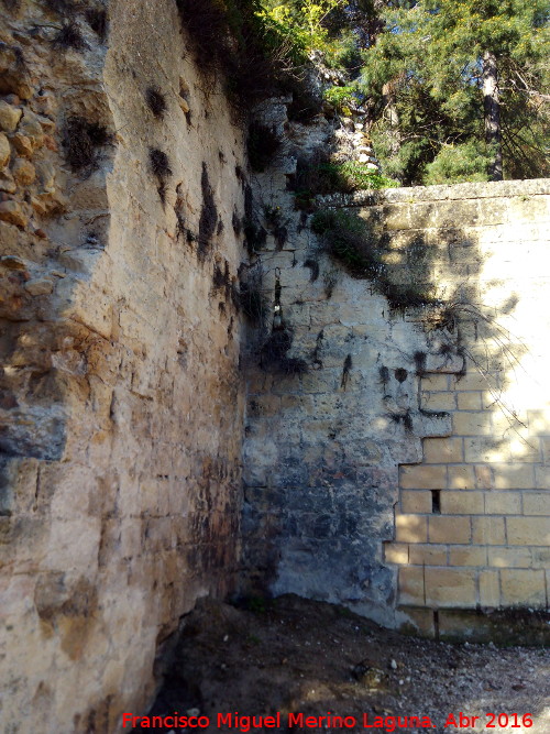 La Mota. Muralla del Arrabal Viejo - La Mota. Muralla del Arrabal Viejo. Sillera de la esquina del Torren VIII