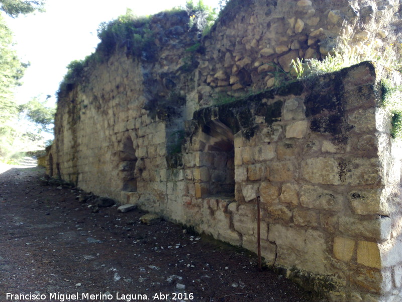 La Mota. Muralla del Arrabal Viejo - La Mota. Muralla del Arrabal Viejo. Saeteras a intramuros