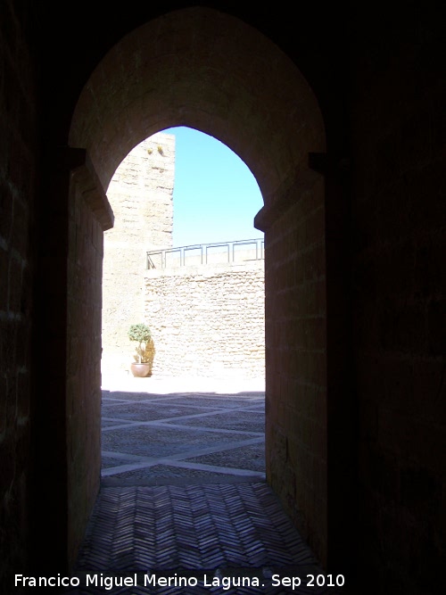 La Mota. Torre del Homenaje - La Mota. Torre del Homenaje. Salida al patio de armas