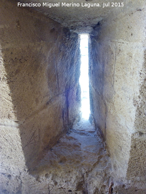 La Mota. Torre de la Campana - La Mota. Torre de la Campana. Saetera con marcas de cantero