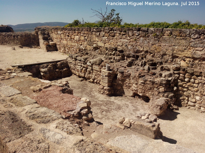 La Mota. Barrio Bahondillo - La Mota. Barrio Bahondillo. Casa pegando a la muralla