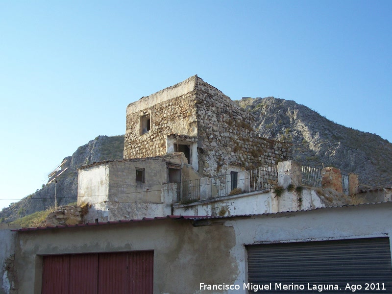 Castillo de la Villa. Torre Almedina - Castillo de la Villa. Torre Almedina. Se pueden apreciar como los dos lienzos de muralla parten del torren