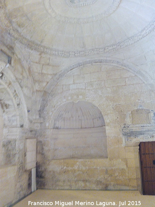 La Mota. Iglesia Mayor Abacial. Baptisterio - La Mota. Iglesia Mayor Abacial. Baptisterio. Interior