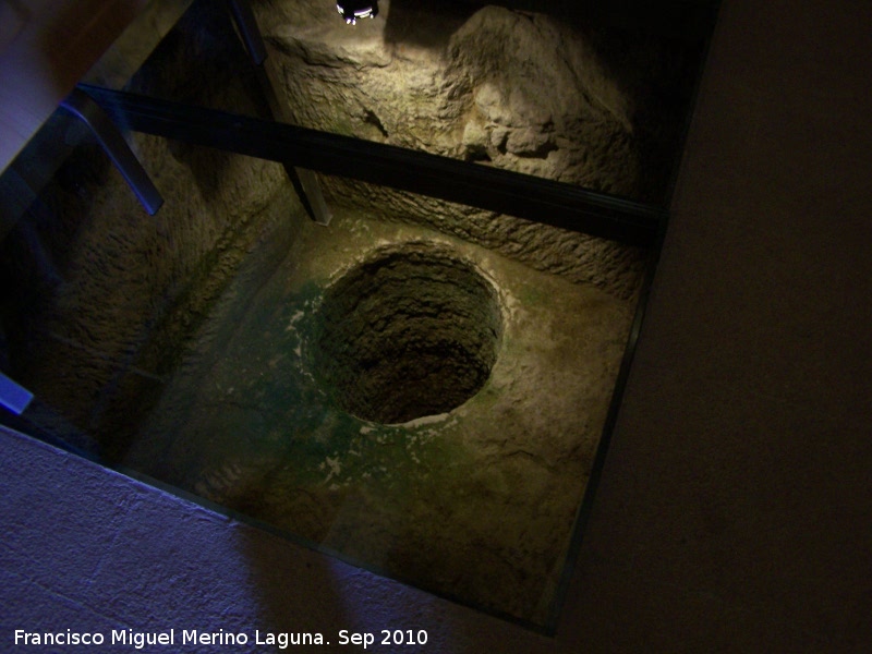 La Mota. Iglesia Mayor Abacial. Excavacin arqueolgica - La Mota. Iglesia Mayor Abacial. Excavacin arqueolgica. Cripta renacentista y pozo medieval