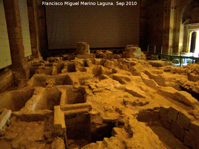 La Mota. Iglesia Mayor Abacial. Excavacin arqueolgica - La Mota. Iglesia Mayor Abacial. Excavacin arqueolgica. 