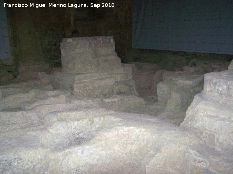 La Mota. Iglesia Mayor Abacial. Excavacin arqueolgica - La Mota. Iglesia Mayor Abacial. Excavacin arqueolgica. Pilar