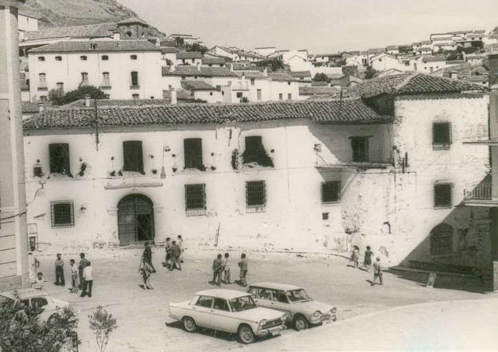 Muralla de Santisteban del Puerto - Muralla de Santisteban del Puerto. Foto antigua. El torren circular embutido en el Palacio de los Benavides