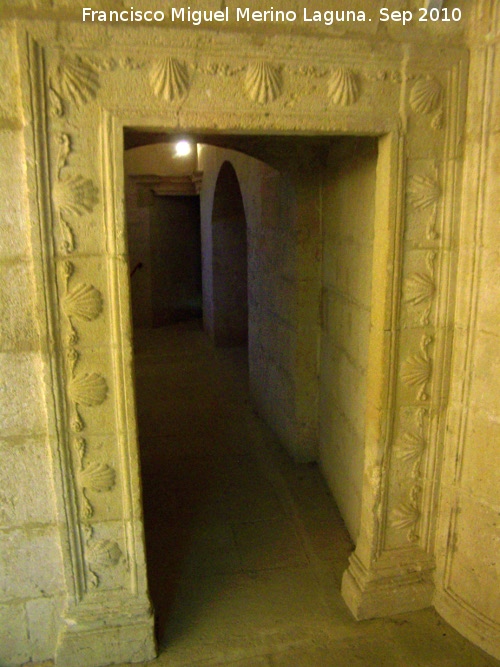 La Mota. Iglesia Mayor Abacial. Habitculo de la torre - La Mota. Iglesia Mayor Abacial. Habitculo de la torre. Puerta de acceso desde el coro