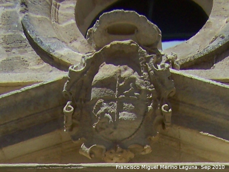 La Mota. Iglesia Mayor Abacial. Puerta del Den - La Mota. Iglesia Mayor Abacial. Puerta del Den. Escudo