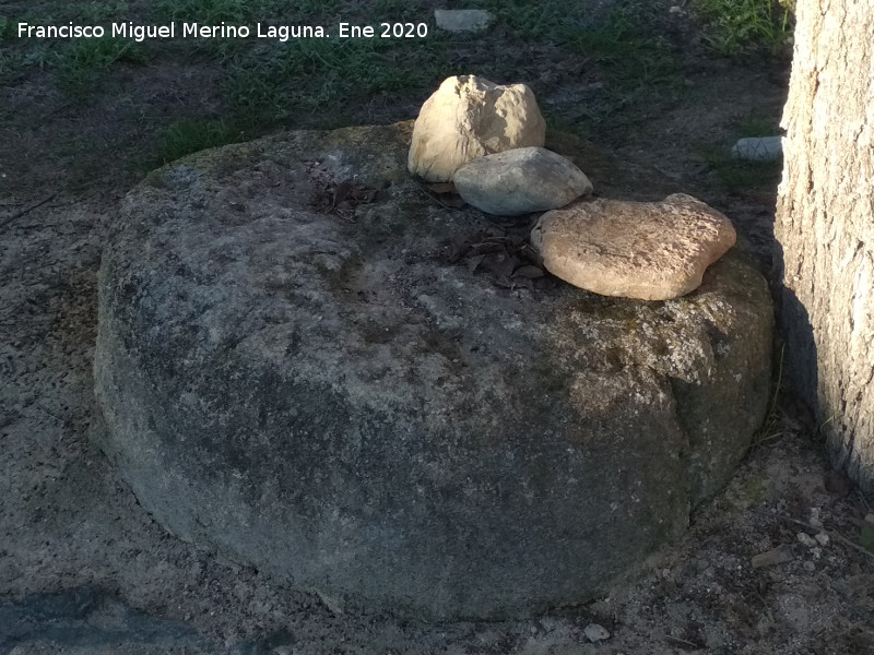 Cortijo de la Gineta - Cortijo de la Gineta. Piedra de molino