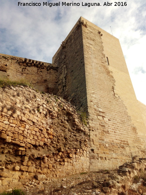 La Mota. Torre de la Crcel - La Mota. Torre de la Crcel. A su lado el Matacn de la Muralla