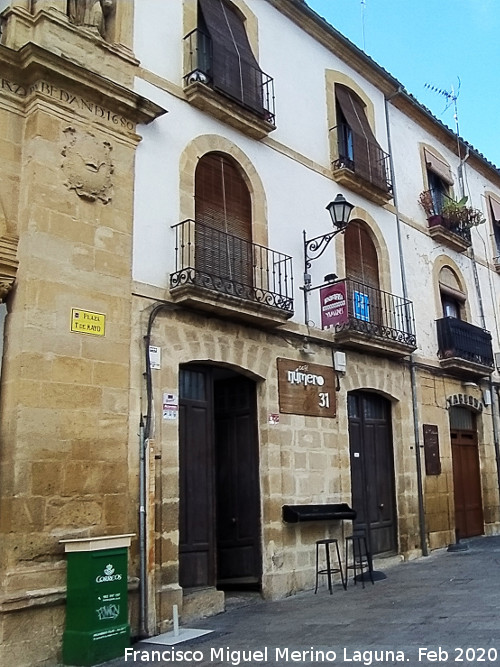 Casa de la Plaza 1� de Mayo n� 30 - Casa de la Plaza 1� de Mayo n� 30. Fachada