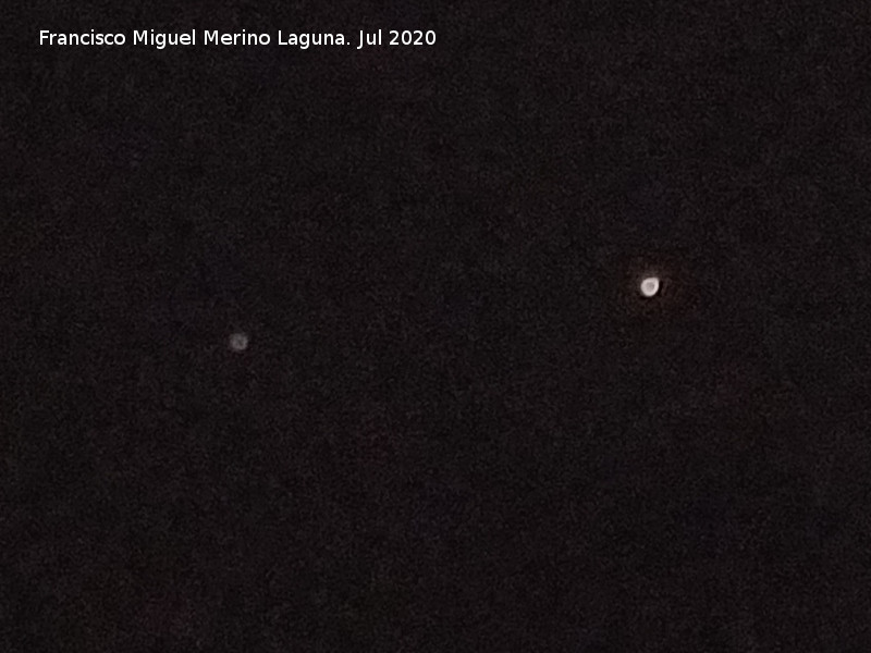 J�piter - J�piter. Saturno a la izquierda y J�piter a la derecha. Los Villares