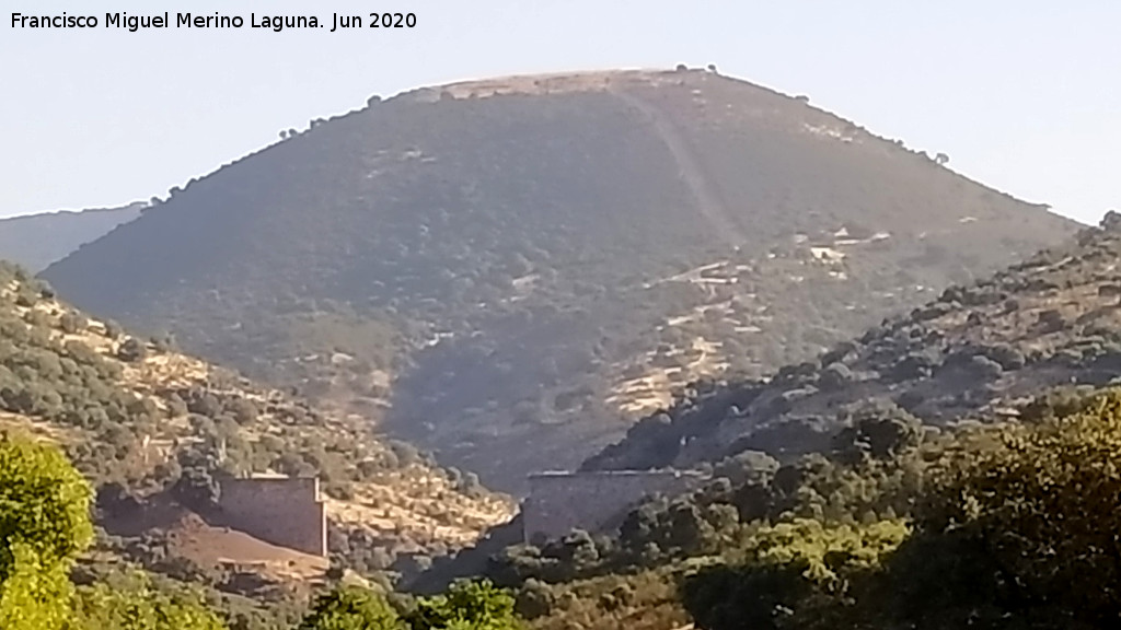Viaducto minero del Renegadero - Viaducto minero del Renegadero. Al fondo el Cerro Padre Santo